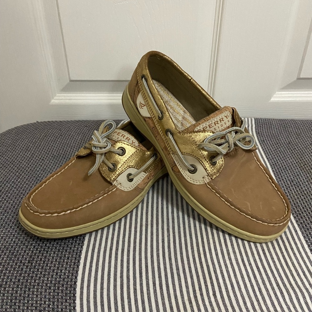 Sperry shoes women size 6 gold 
Bluefish cork gold boat shoe